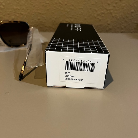 Brand new Diff Jordan Espresso Tortoise brown - Picture 3 of 4